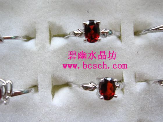 银托石榴石戒指