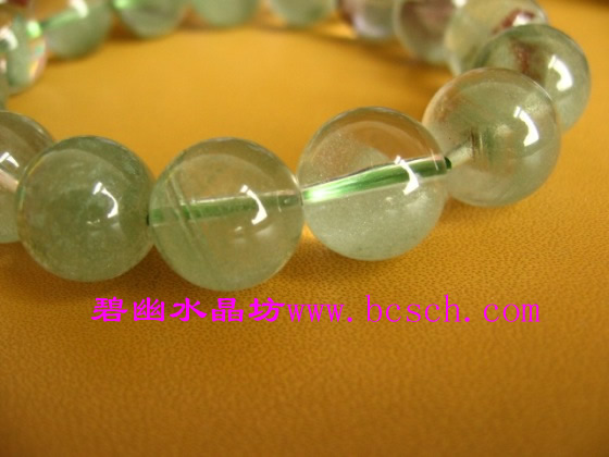 绿水晶的功效 如何选择绿幽灵水晶手链 天然水